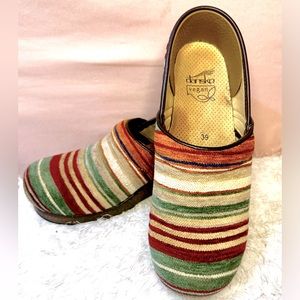 Dansko Vegan Ladies Rainbow Canvas Clogs sz 39 fit like a 9 gently worn COMFORT